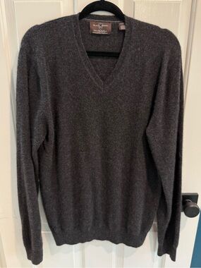 Black Brown 1826 Men's V-Neck Cashmere Sweater - Charcoal